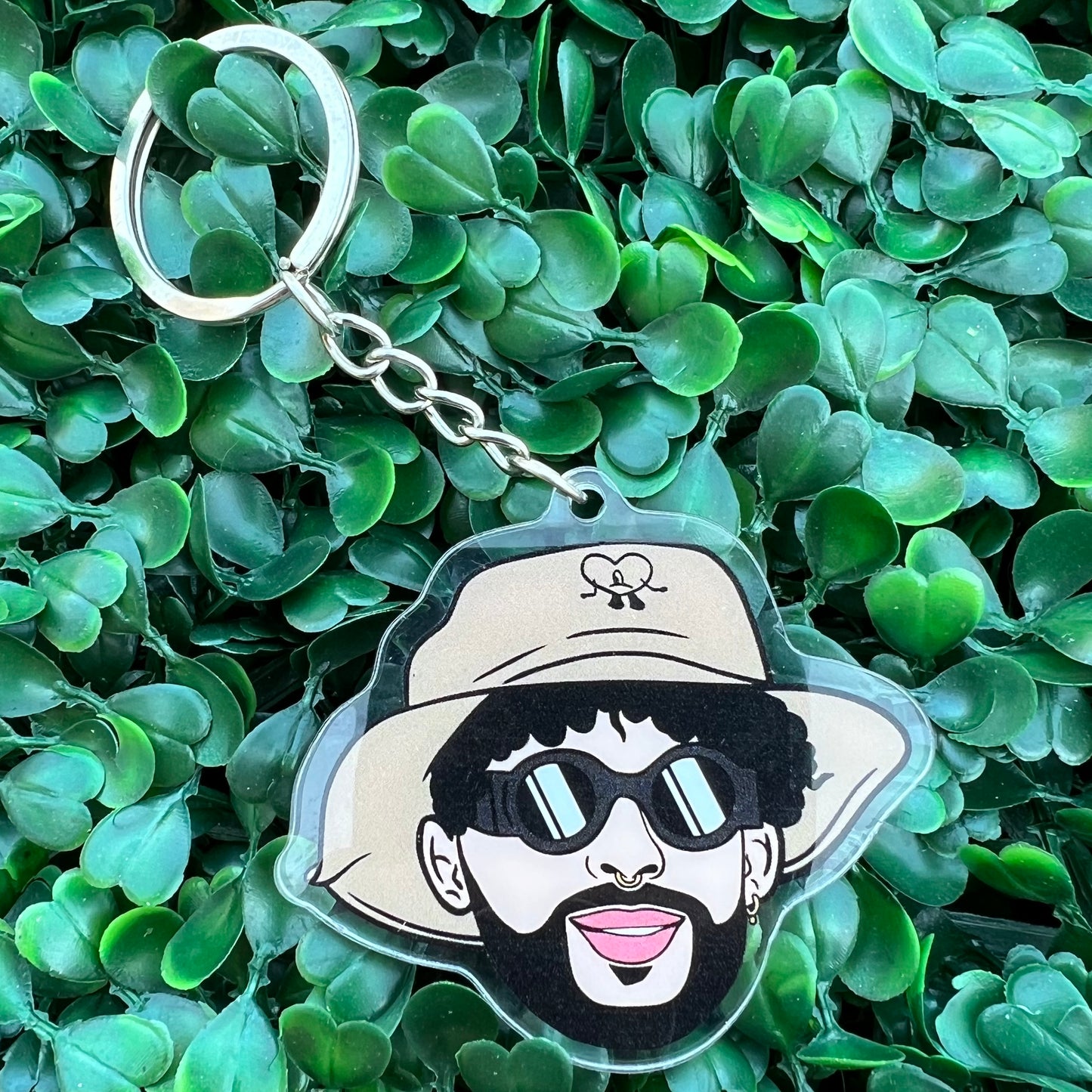 Verano brown hat heart keychain