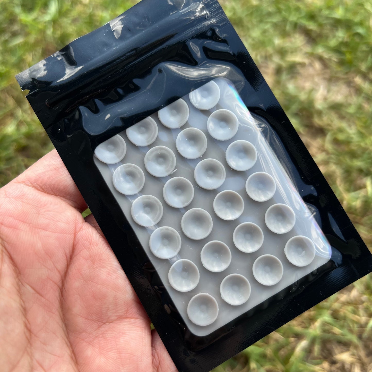 Suction grippers